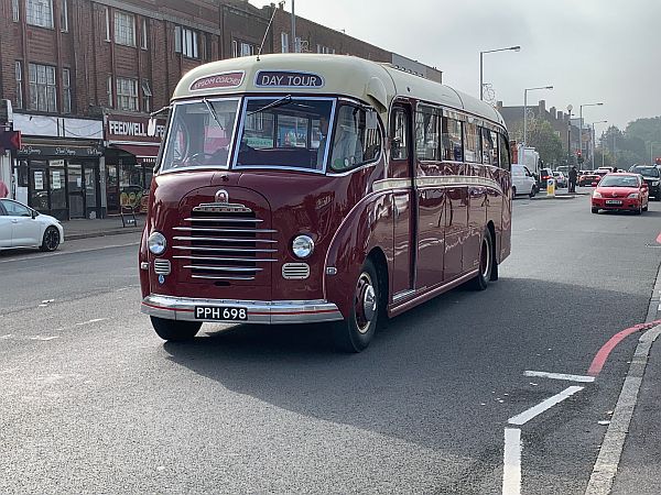 Epsom Coaches, Bedford PPH 698.