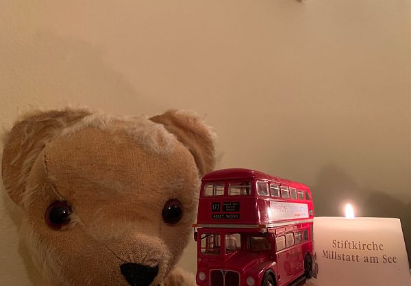 Eamonn, a model London Bus and a candle lit for Diddley.