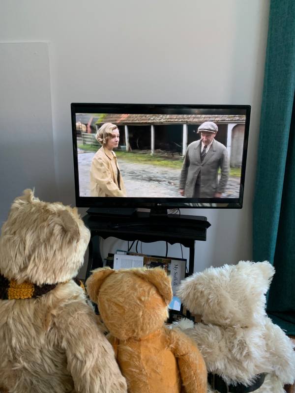 Bertie, Eamonn and Trevor watching the stars of the film 'The Dig'. Carey Mulligan (Edith Pretty) and Ralph Fiennes (Basil Brown).
