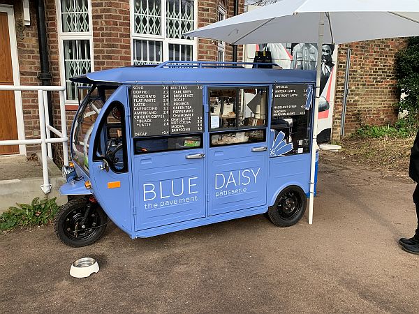 The "Blue Daisy" mobile pavement pâtisserie.
