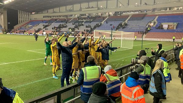 Sutton United Football Team celebrating to the crowd as the Follow that Dream.