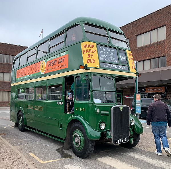 RT 3491 (LYR910) on Route 414 outside Dorking Station.