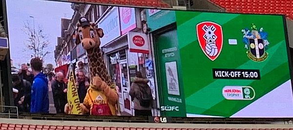 Video screenshowing image of Sutton and mascot, along with the kick-off time of 15:00