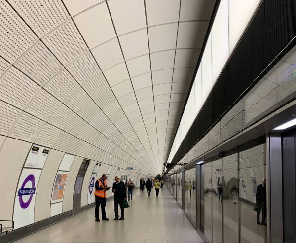Platform on the Elizabeth Line at Farringdon, with the trains separated off by a glass barrier with sliding doors.