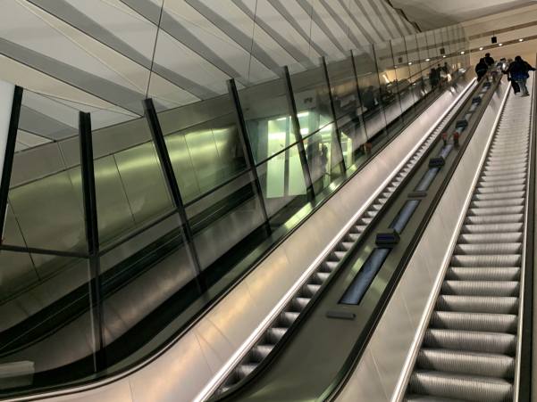 A "diagonal lift". A bit like a cliff lift, running parallel to the escalators. Elizabeth Line, Liverpool Street.