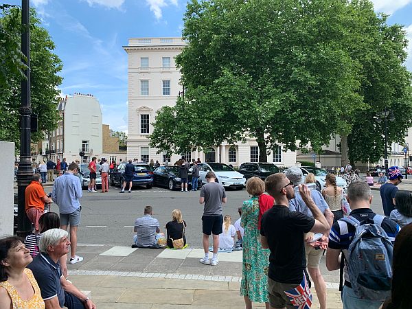 Crowds gathering for the Jubilee celebrations in Belgravia Square.