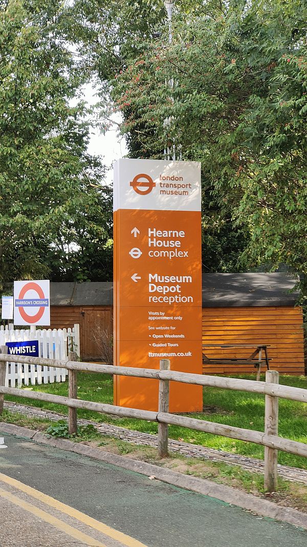Entrance sign to the Museum.